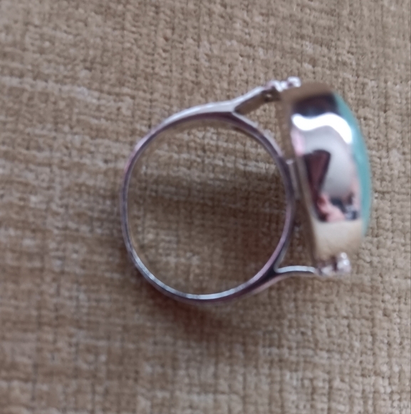 Silver and Green Oval Ring - Picture 2 of 14